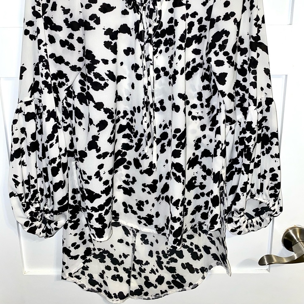 🔆 Host Pick - Black White High-Low Blouse - Picture 11 of 15